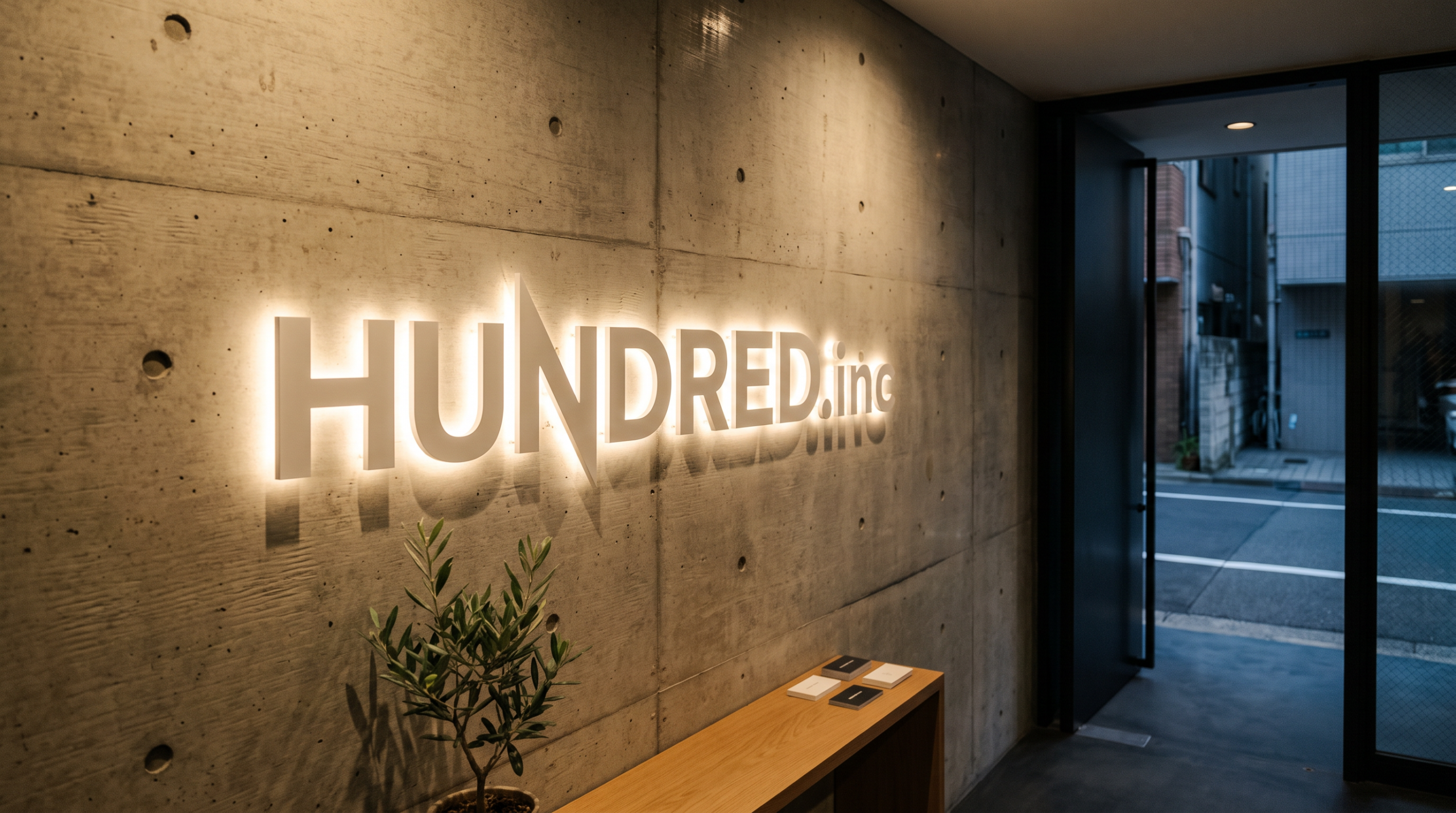 HUNDRED.inc 会社サイン