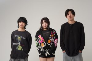 左から RYOSUKE、LYN、OHTA